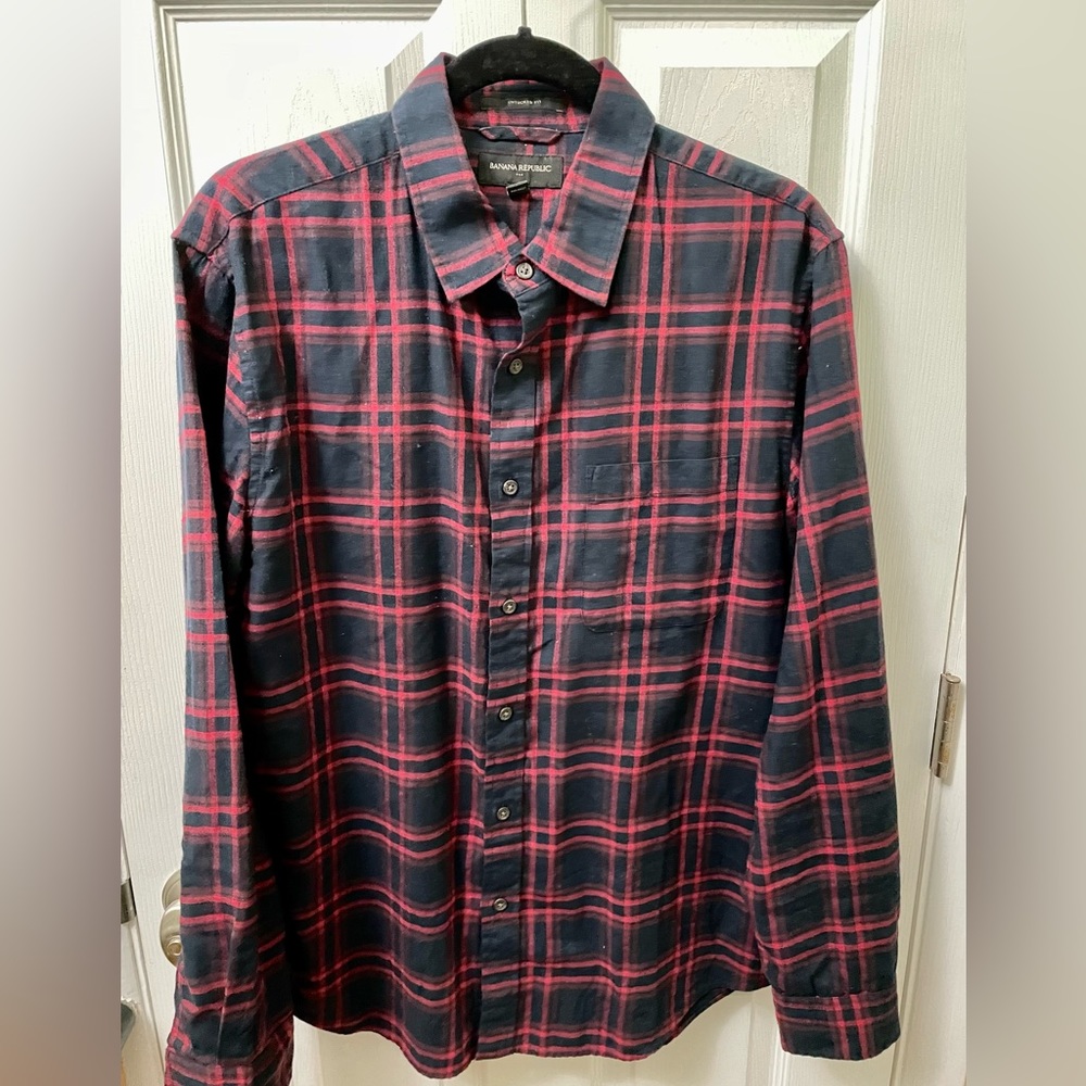 Banana Republic Factory. Long sleeve large check shirt. 100% cotton. Size L
